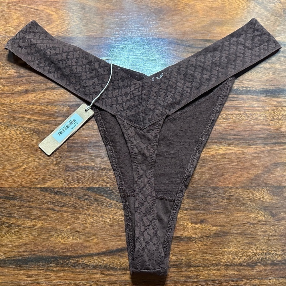 🖤 SKIMS Logo Mesh Thong Panty NWT Size L